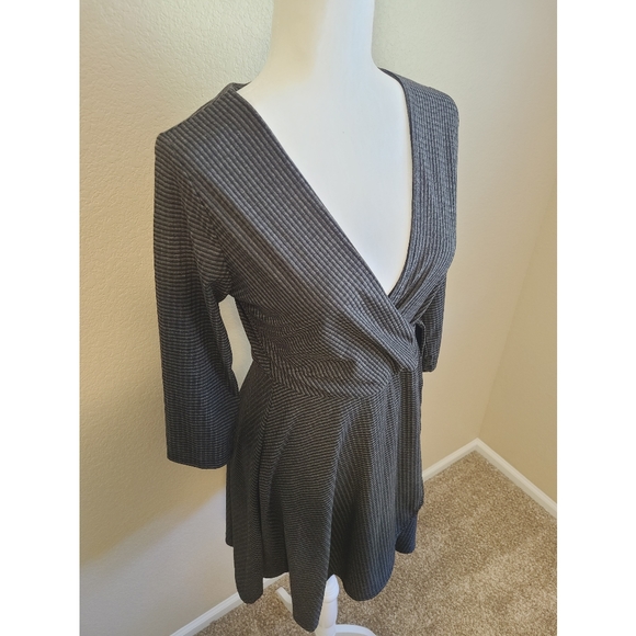 Grey Wrap Style Dress NWT - Picture 3 of 6